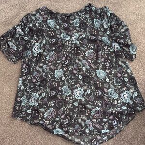 Torrid short sleeve Harper blouse, dark gray floral design 1X 14/ 16